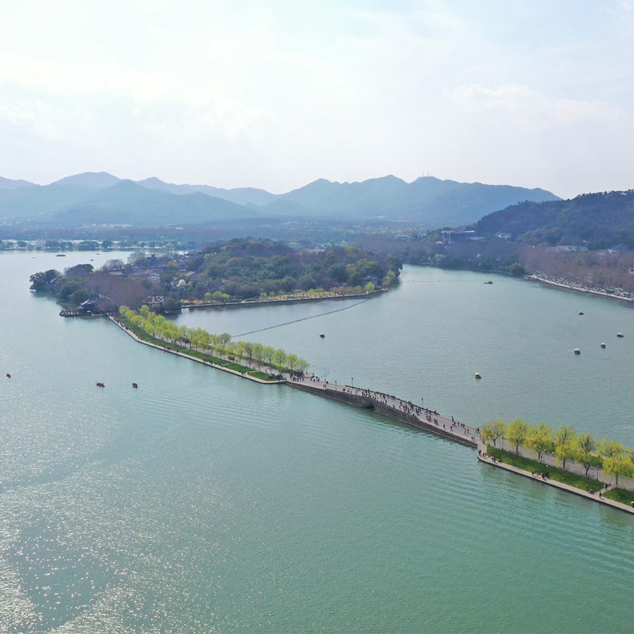 An aerial view of Bai Causeway in Hangzhou